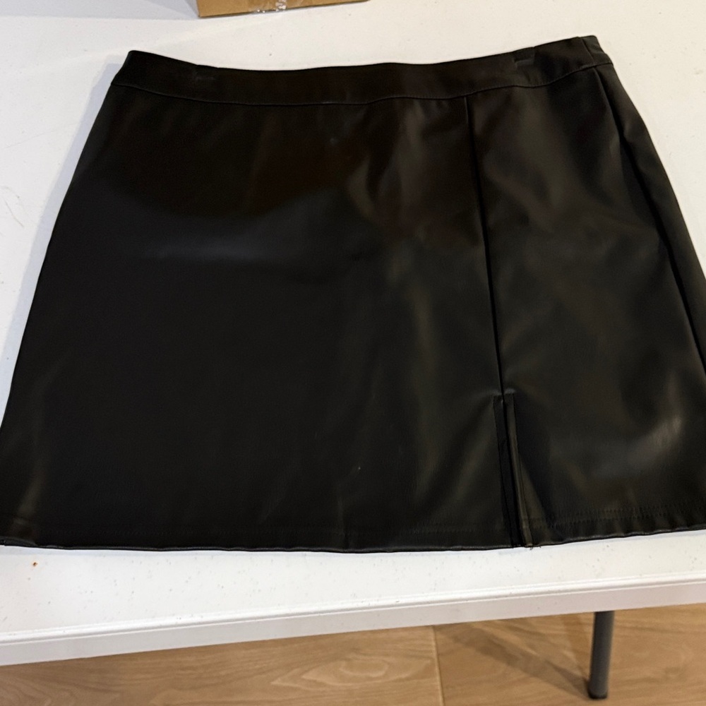 SHEIN Black Faux Leather Mini Skirt